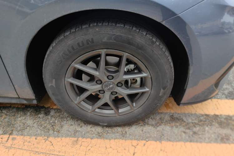 Used BYD Seal 06 New Energy 2024 DM-i 80KM Luxury Model Right Front Wheel Hub