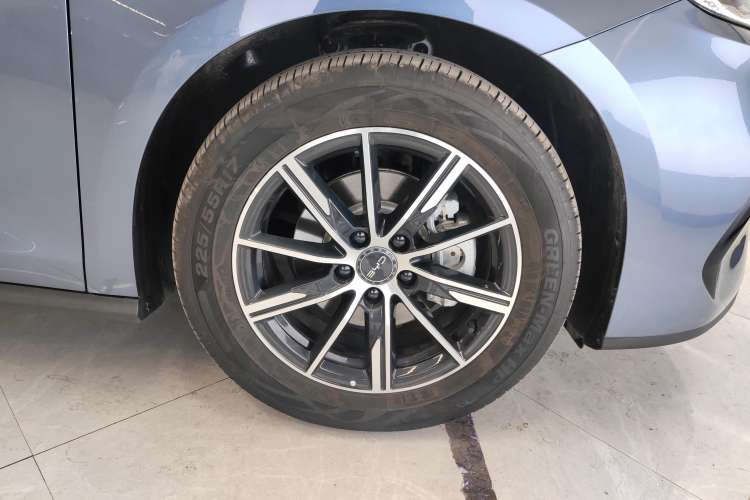 Used BYD Seal 06 New Energy 2024 DM-i 80KM Prestige Model Right Front Wheel Hub