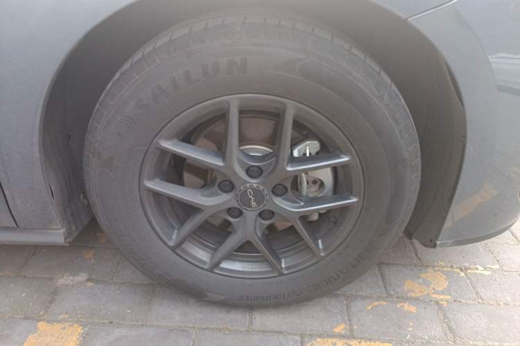 Used BYD Seal 06 New Energy 2024 DM-i 80KM Luxury Model Right Front Wheel Hub