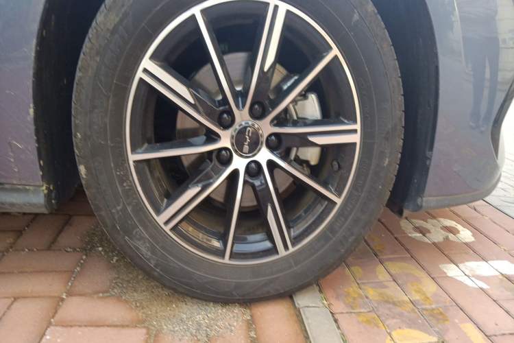 Used BYD Seal 06 New Energy 2024 DM-i 80KM Prestige Model Right Front Wheel Hub