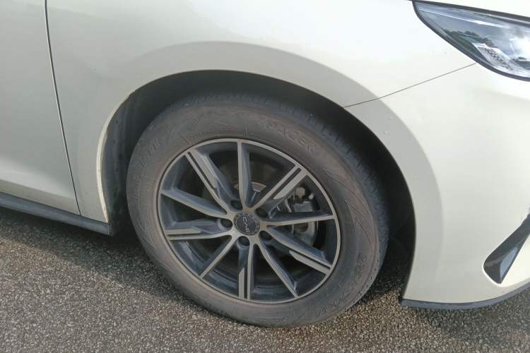 Used BYD Seal 06 New Energy 2024 DM-i 80KM Prestige Model Right Front Wheel Hub