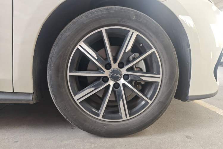 Used BYD Seal 06 New Energy 2024 DM-i 120KM Prestige Model Right Front Wheel Hub