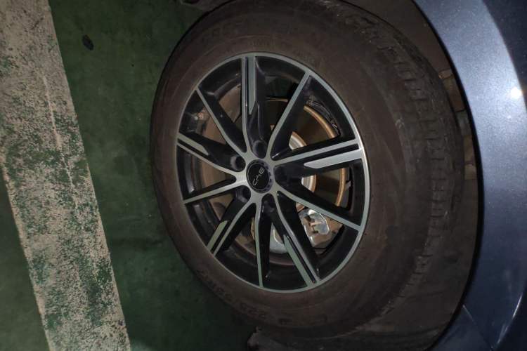 Used BYD Seal 06 New Energy 2024 DM-i 80KM Prestige Model Right Front Wheel Hub