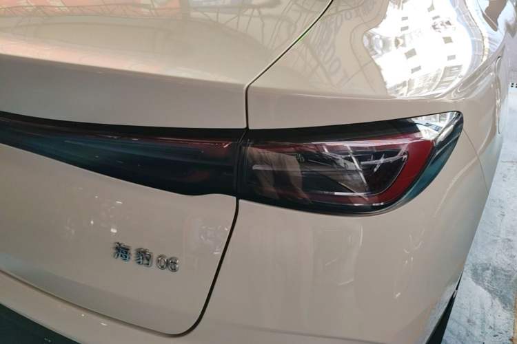 Used BYD Seal 06 New Energy 2024 DM-i 80KM Prestige Model Right Rear Taillight
