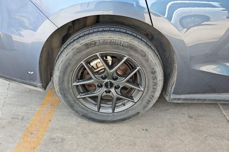 Used BYD Seal 06 New Energy 2024 DM-i 80KM Luxury Model Right Rear Wheel Hub
