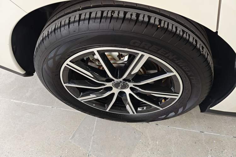 Used BYD Seal 06 New Energy 2024 DM-i 120KM Luxury Model Right Rear Wheel Hub