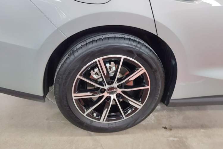 Used BYD Seal 06 New Energy 2024 DM-i 120KM Luxury Model Right Rear Wheel Hub