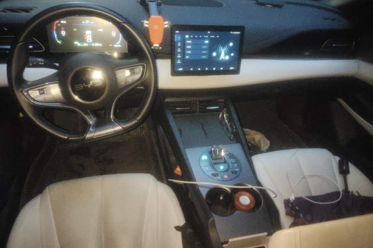 Used BYD Seal 06 New Energy 2024 DM-i 80KM Luxury Model Center Console
