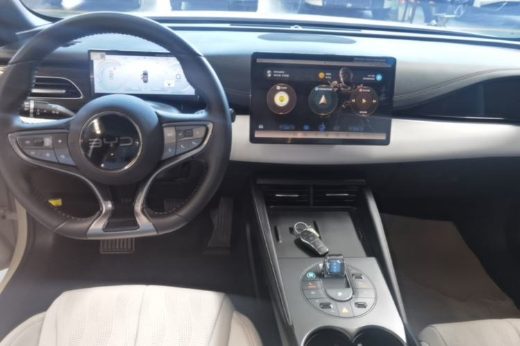 Used BYD Seal 06 New Energy 2024 DM-i 120KM Luxury Model Center Console