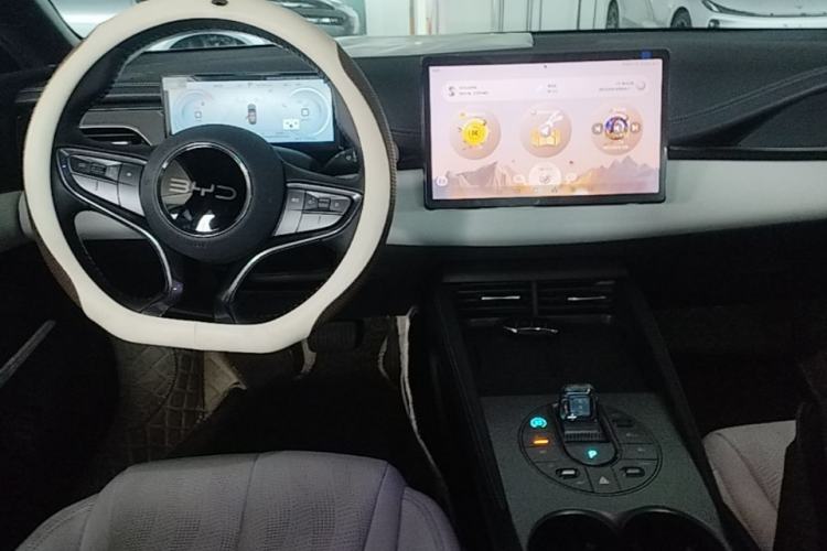 Used BYD Seal 06 New Energy 2024 DM-i 120KM Luxury Model Center Console