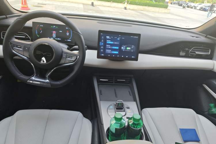 Used BYD Seal 06 New Energy 2024 DM-i 80KM Luxury Model Center Console