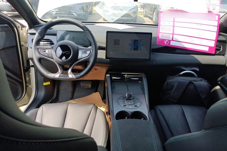 Used BYD Seal 06 New Energy 2024 DM-i 120KM Luxury Model Center Console