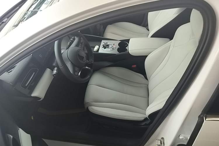 Used BYD Seal 06 New Energy 2024 DM-i 80KM Prestige Model Driver Seat