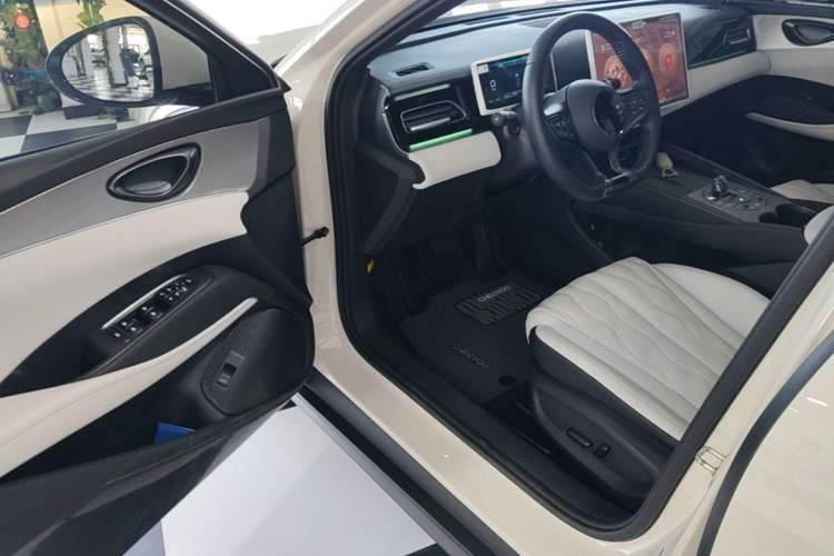 Used BYD Seal 06 New Energy 2024 DM-i 120KM Luxury Model Driver Seat