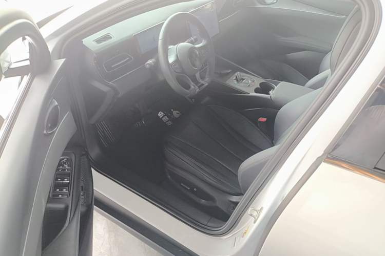 Used BYD Seal 06 New Energy 2024 DM-i 120KM Luxury Model Driver Seat