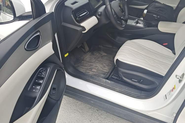 Used BYD Seal 06 New Energy 2024 DM-i 120KM Flagship Model Driver Seat