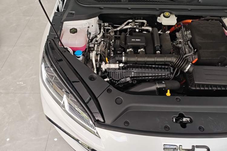 Used BYD Seal 06 New Energy 2024 DM-i 120KM Flagship Model Engine Bay Right