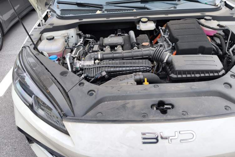 Used BYD Seal 06 New Energy 2024 DM-i 120KM Luxury Model Engine Bay Right