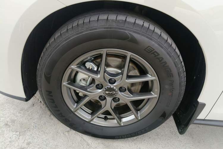 Used BYD Seal 06 New Energy 2024 DM-i 80KM Luxury Model Exterior 2