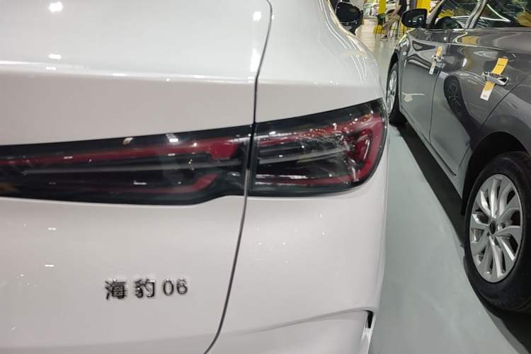 Used BYD Seal 06 New Energy 2024 DM-i 80KM Prestige Model Exterior 3