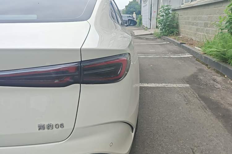 Used BYD Seal 06 New Energy 2024 DM-i 120KM Luxury Model Exterior 3
