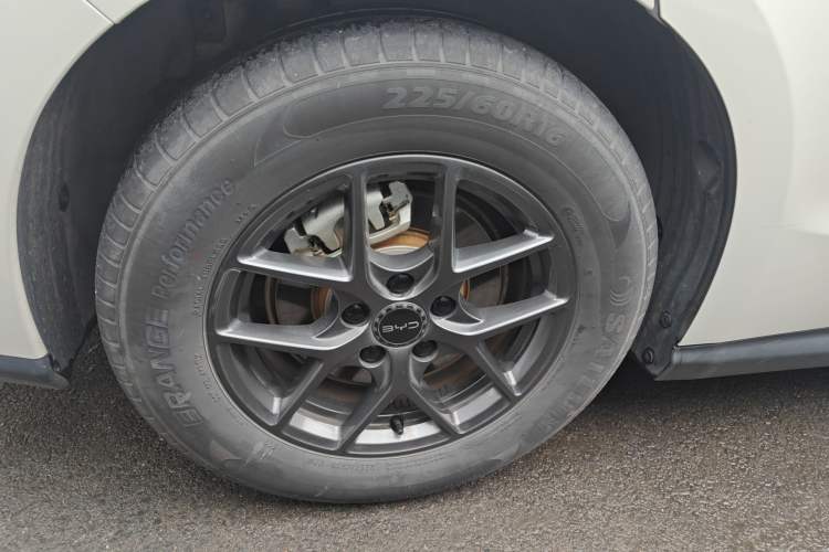 Used BYD Seal 06 New Energy 2024 DM-i 80KM Luxury Model Exterior 3