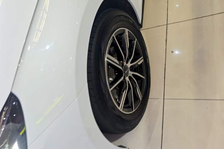 Used BYD Seal 06 New Energy 2024 DM-i 80KM Prestige Model Exterior 4