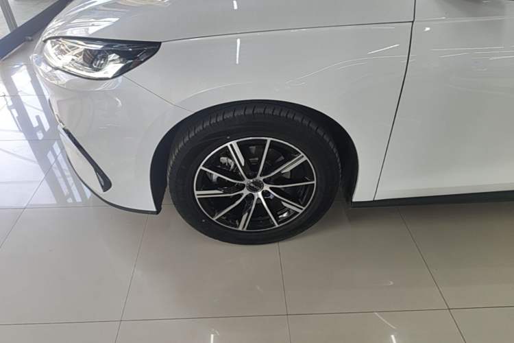 Used BYD Seal 06 New Energy 2024 DM-i 120KM Prestige Model Exterior 4