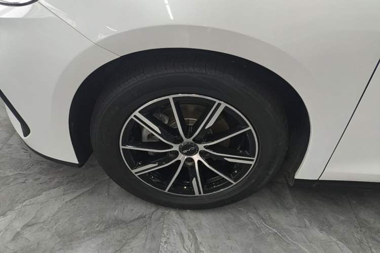 Used BYD Seal 06 New Energy 2024 DM-i 120KM Luxury Model Exterior 4