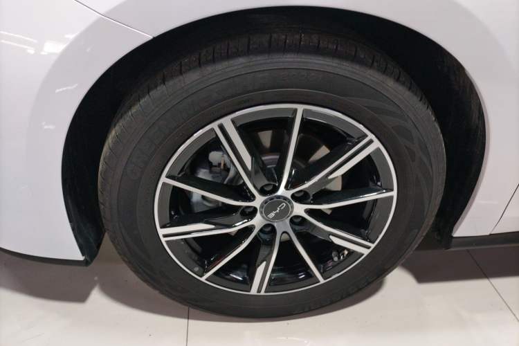 Used BYD Seal 06 New Energy 2024 DM-i 80KM Prestige Model Exterior 4