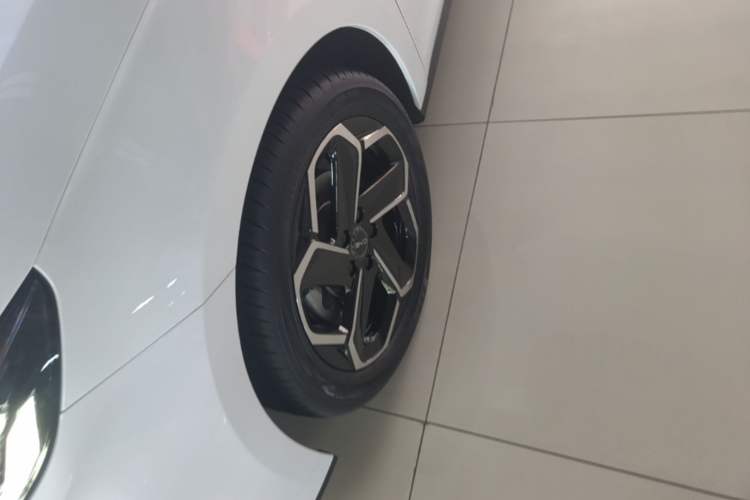 Used BYD Seal 06 New Energy 2024 DM-i 120KM Flagship Model Exterior 4