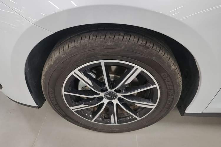 Used BYD Seal 06 New Energy 2024 DM-i 120KM Luxury Model Exterior 4