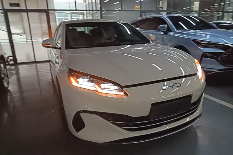 Used BYD Seal 06 New Energy 2024 DM-i 80KM Prestige Model Front Right 45 Deg