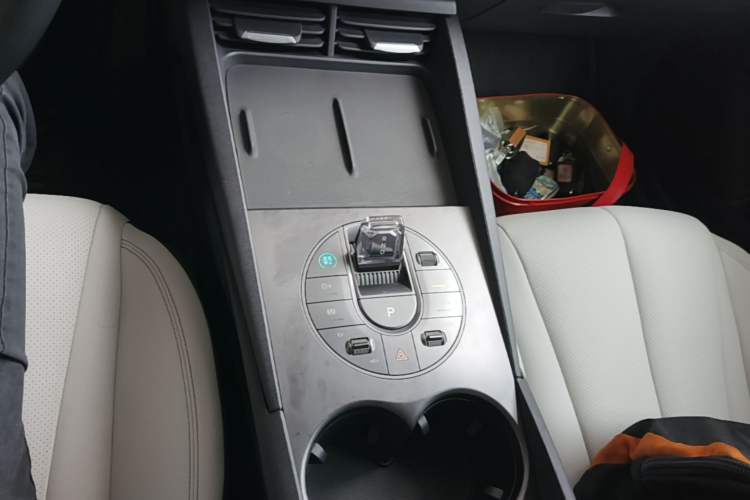 Used BYD Seal 06 New Energy 2024 DM-i 80KM Luxury Model Gear Lever