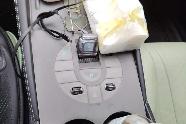 Used BYD Seal 06 New Energy 2024 DM-i 80KM Prestige Model Gear Lever