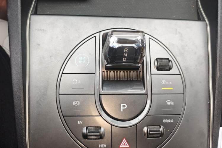 Used BYD Seal 06 New Energy 2024 DM-i 80KM Luxury Model Gear Lever