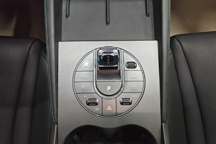 Used BYD Seal 06 New Energy 2024 DM-i 120KM Luxury Model Gear Lever