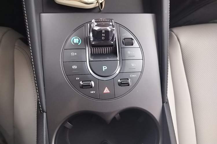 Used BYD Seal 06 New Energy 2024 DM-i 80KM Prestige Model Gear Lever