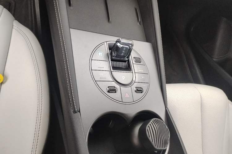 Used BYD Seal 06 New Energy 2024 DM-i 120KM Prestige Model Gear Lever