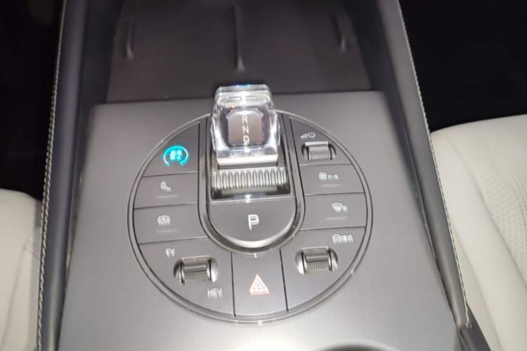 Used BYD Seal 06 New Energy 2024 DM-i 120KM Luxury Model Gear Lever