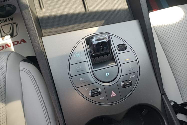 Used BYD Seal 06 New Energy 2024 DM-i 80KM Luxury Model Gear Lever