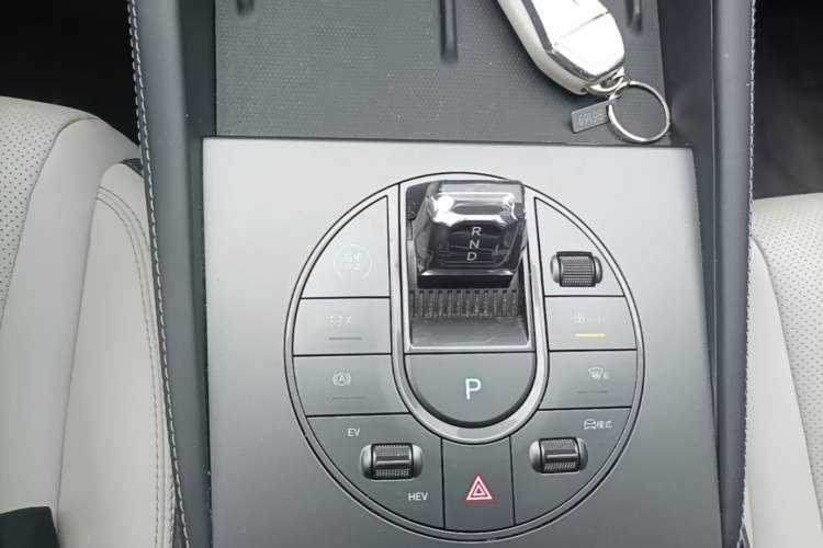 Used BYD Seal 06 New Energy 2024 DM-i 80KM Prestige Model Gear Lever