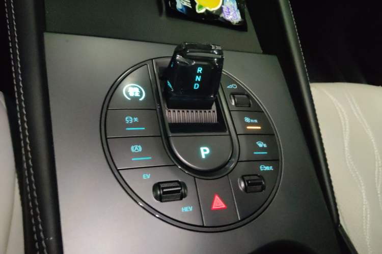 Used BYD Seal 06 New Energy 2024 DM-i 80KM Prestige Model Gear Lever