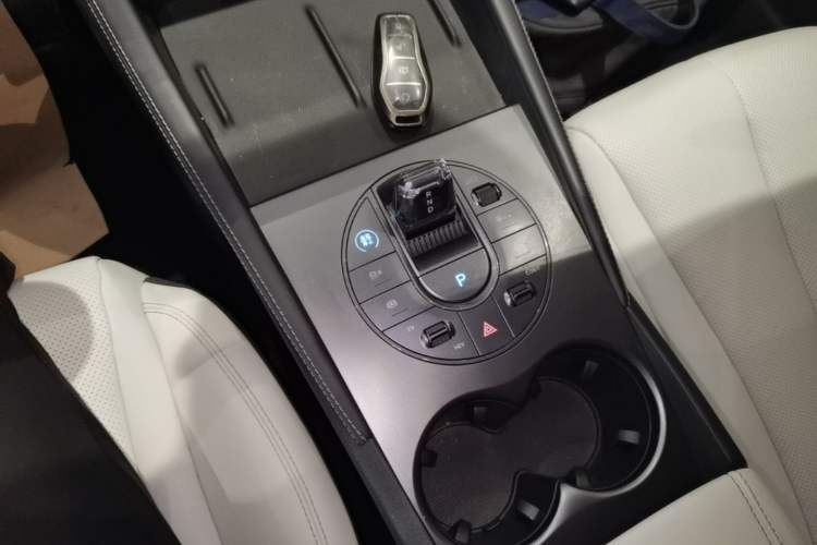 Used BYD Seal 06 New Energy 2024 DM-i 80KM Prestige Model Gear Lever