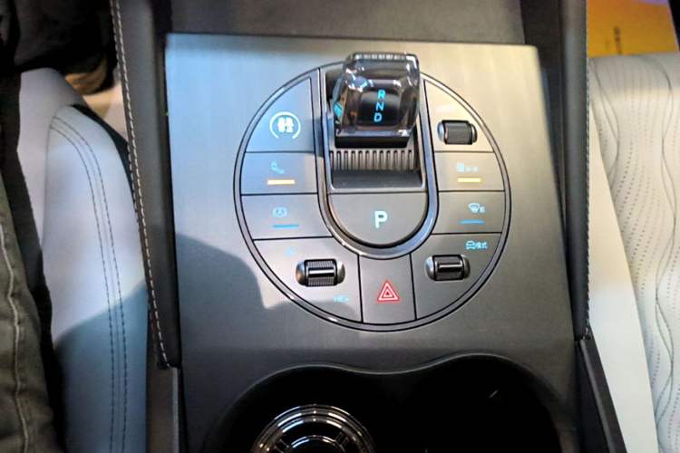Used BYD Seal 06 New Energy 2024 DM-i 120KM Flagship Model Gear Lever