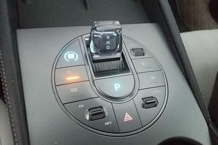 Used BYD Seal 06 New Energy 2024 DM-i 120KM Luxury Model Gear Lever