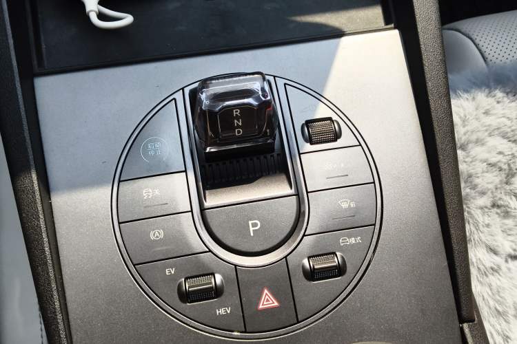 Used BYD Seal 06 New Energy 2024 DM-i 80KM Luxury Model Gear Lever