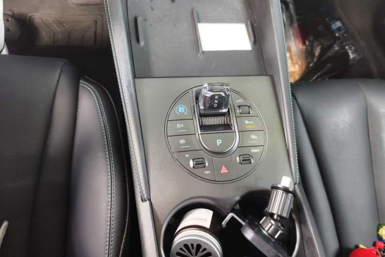 Used BYD Seal 06 New Energy 2024 DM-i 80KM Prestige Model Gear Lever