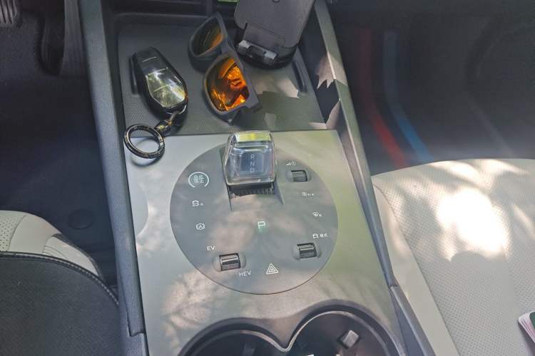 Used BYD Seal 06 New Energy 2024 DM-i 80KM Luxury Model Gear Lever