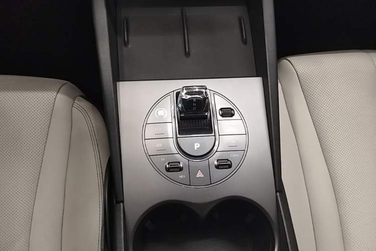 Used BYD Seal 06 New Energy 2024 DM-i 80KM Luxury Model Gear Lever